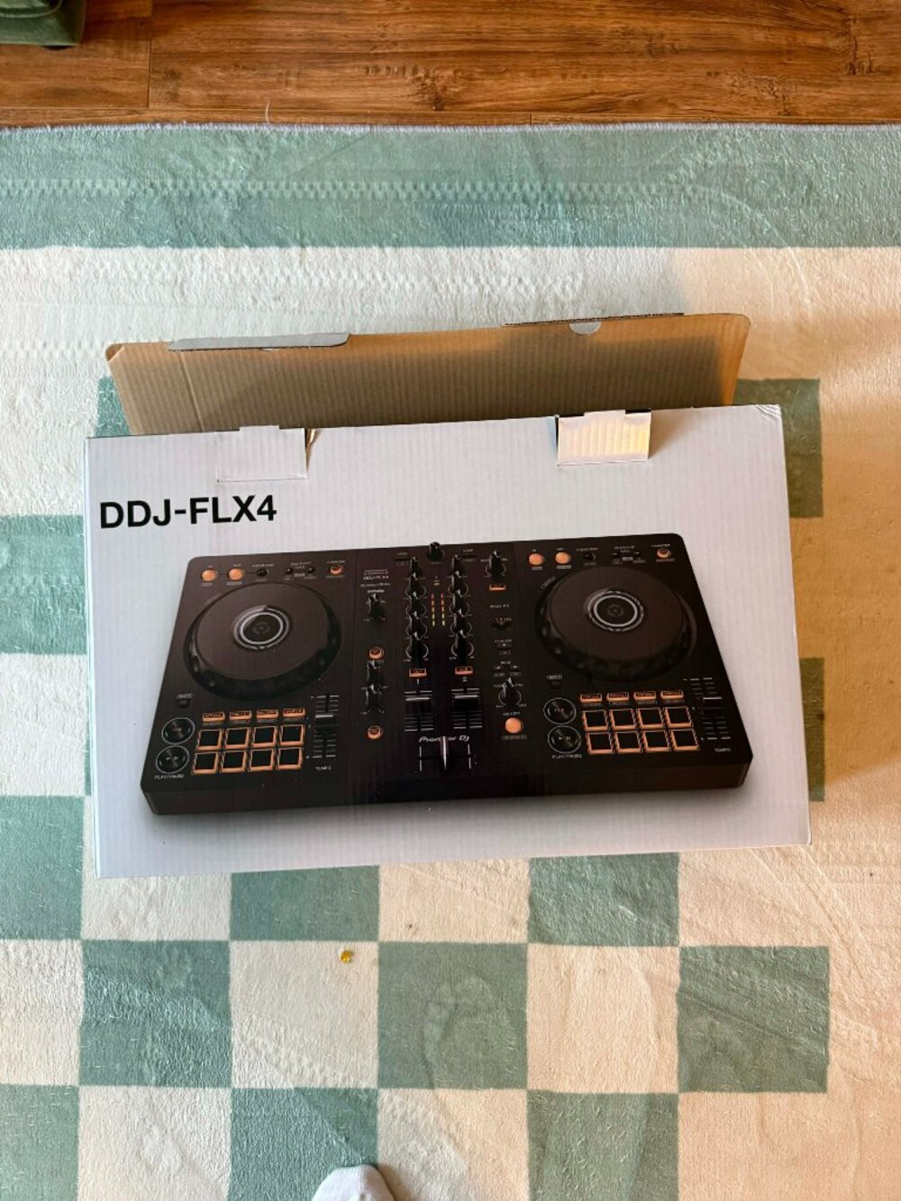 ddj flx4 - great condition - the ex husband special!